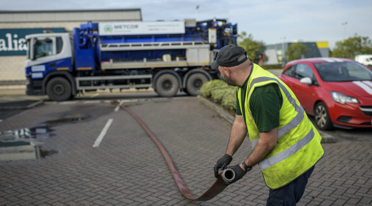 Large tanker to extract diesel contaminated water